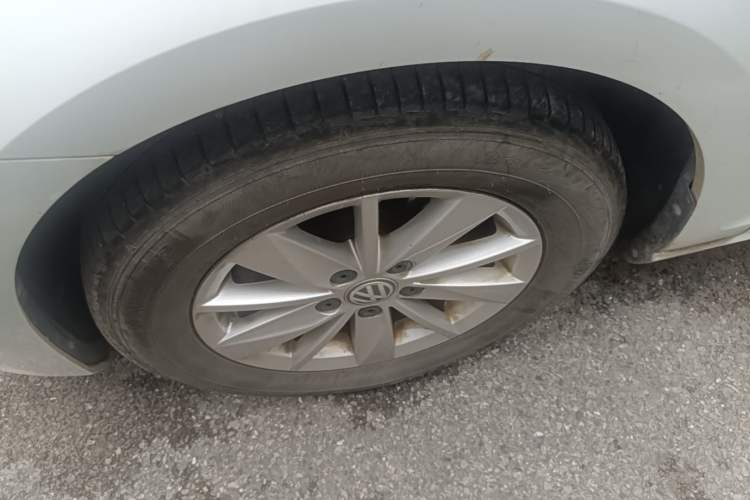 Used Volkswagen Golf 2016 1.6L Automatic Fashion Model Left Front Wheel Hub