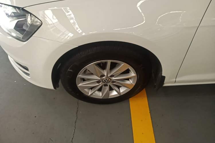 Used Volkswagen Golf 2016 1.6L Automatic Fashion Model Left Front Wheel Hub