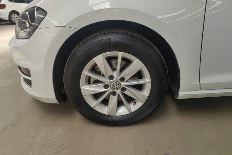 Used Volkswagen Golf 2016 1.6L Manual Fashion Edition Left Front Wheel Hub