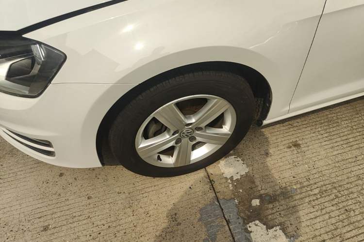 Used Volkswagen Golf 2016 230TSI Automatic Comfort Version Left Front Wheel Hub