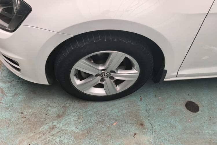 Used Volkswagen Golf 2016 230TSI Automatic Comfort Version Left Front Wheel Hub