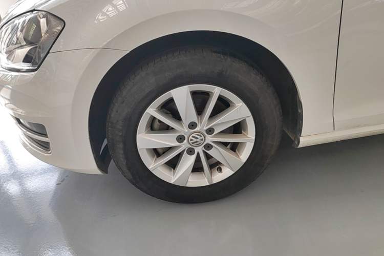Used Volkswagen Golf 2016 1.6L Automatic Fashion Model Left Front Wheel Hub