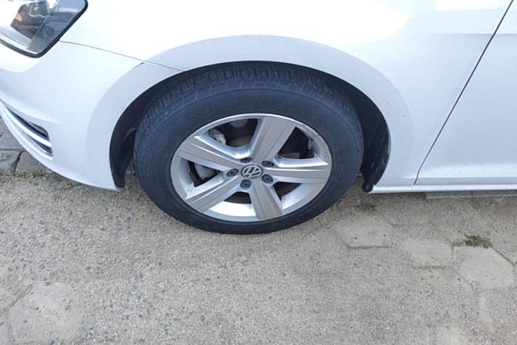 Used Volkswagen Golf 2016 1.6L Automatic Comfort Model Left Front Wheel Hub
