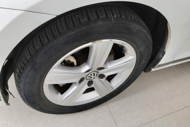 Used Volkswagen Golf 2016 1.6L Automatic Fashion Model Left Front Wheel Hub