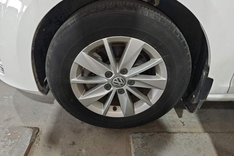 Used Volkswagen Golf 2016 1.6L Automatic Fashion Model Left Front Wheel Hub