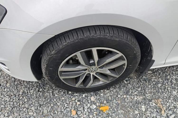 Used Volkswagen Golf 2016 230TSI Automatic Luxury Version Left Front Wheel Hub