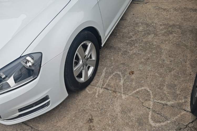 Used Volkswagen Golf 2016 230TSI Automatic Comfort Version Left Front Wheel Hub