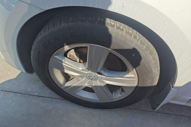 Used Volkswagen Golf 2016 230TSI Manual Comfort Version Left Front Wheel Hub