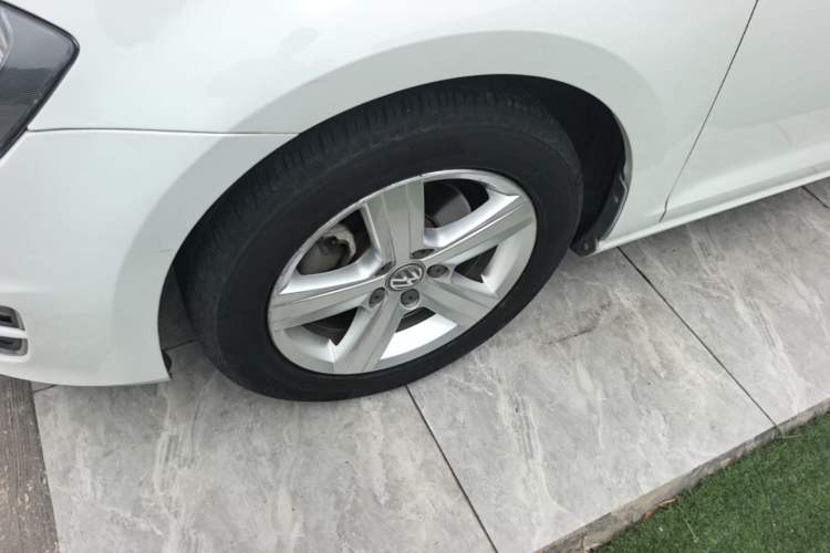 Used Volkswagen Golf 2016 230TSI Automatic Comfort Version Left Front Wheel Hub