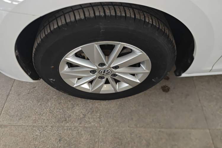Used Volkswagen Golf 2016 1.6L Manual Fashion Edition Left Front Wheel Hub