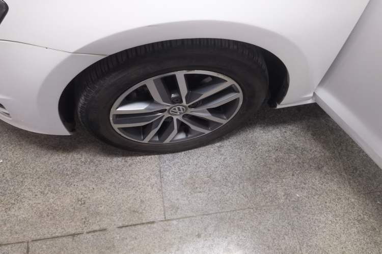 Used Volkswagen Golf 2016 230TSI Automatic Luxury Version Left Front Wheel Hub