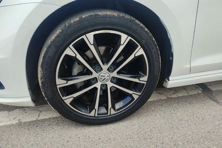 Used Volkswagen Golf 2016 1.4TSI Automatic R-Line Left Front Wheel Hub