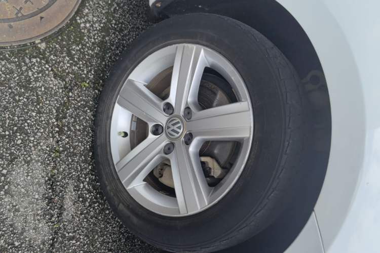Used Volkswagen Golf 2016 230TSI Automatic Comfort Version Left Front Wheel Hub