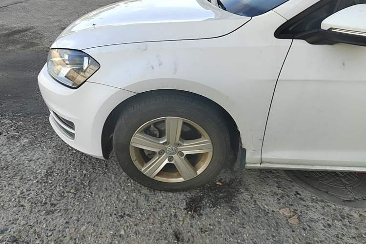Used Volkswagen Golf 2016 230TSI Automatic Comfort Version Left Front Wheel Hub