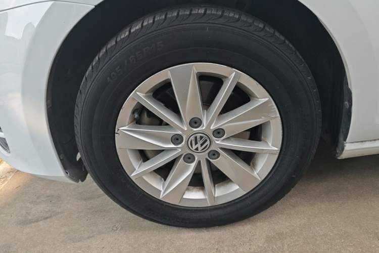 Used Volkswagen Golf 2016 1.6L Automatic Fashion Model Left Front Wheel Hub
