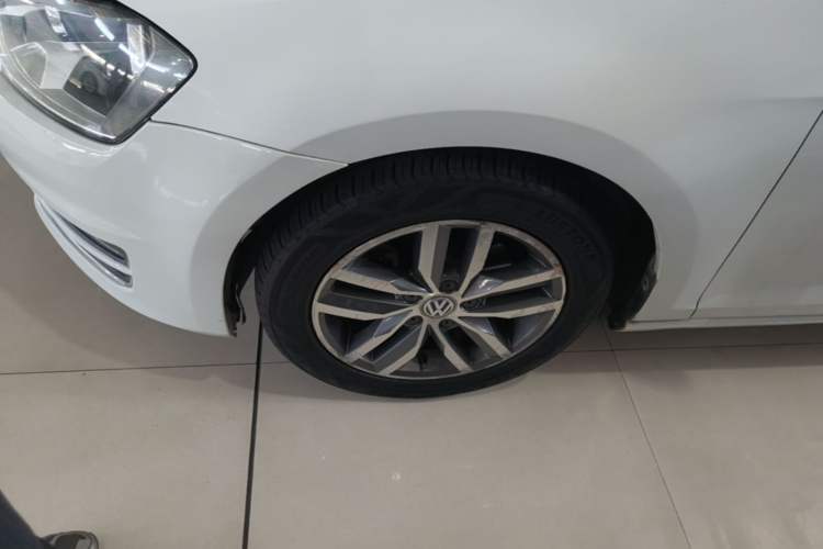Used Volkswagen Golf 2016 230TSI Automatic Luxury Version Left Front Wheel Hub