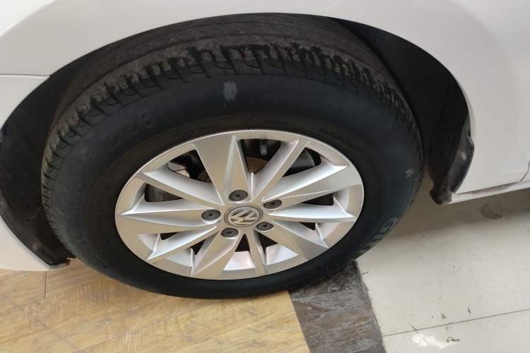 Used Volkswagen Golf 2016 1.6L Automatic Fashion Model Left Front Wheel Hub