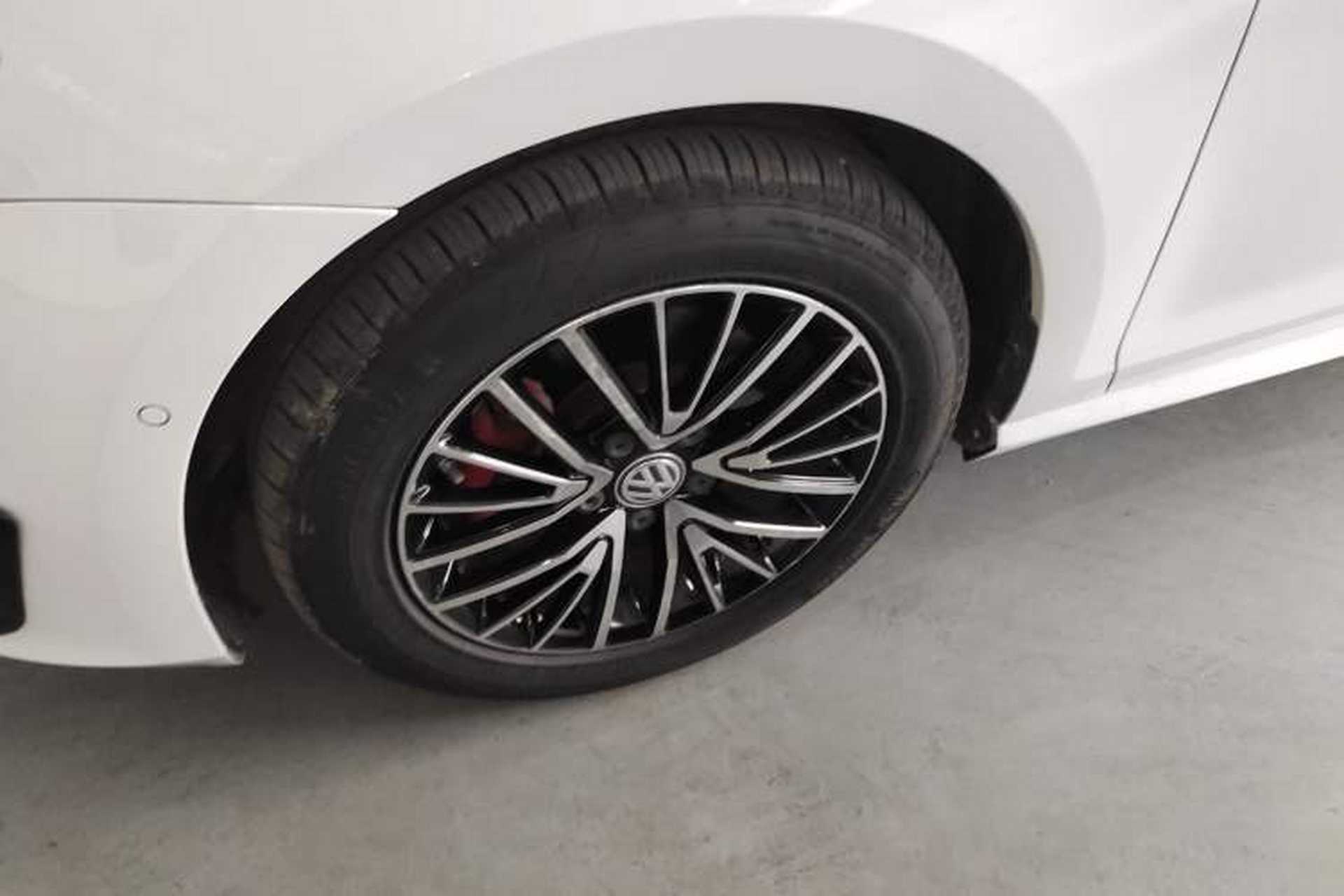 Used Volkswagen Golf 2016 230TSI Automatic Luxury Version Left Front Wheel Hub