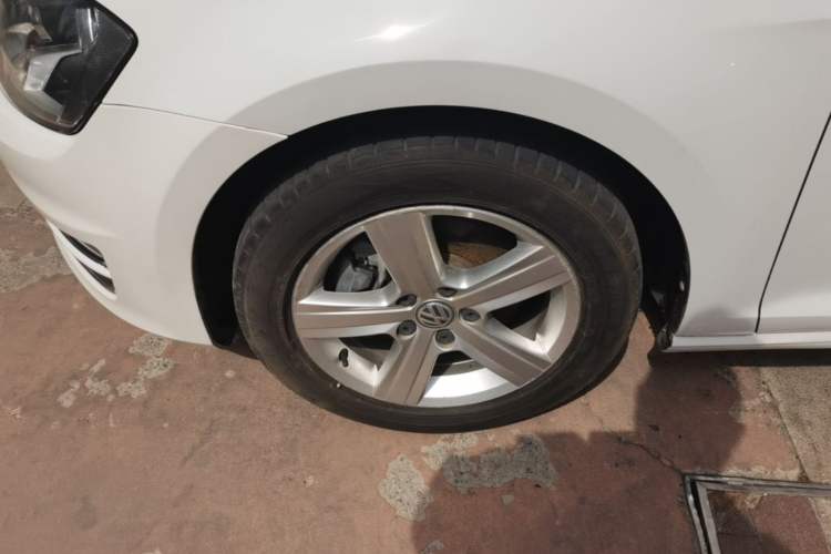 Used Volkswagen Golf 2016 230TSI Automatic Comfort Version Left Front Wheel Hub