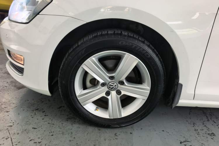 Used Volkswagen Golf 2016 1.6L Automatic Fashion Model Left Front Wheel Hub