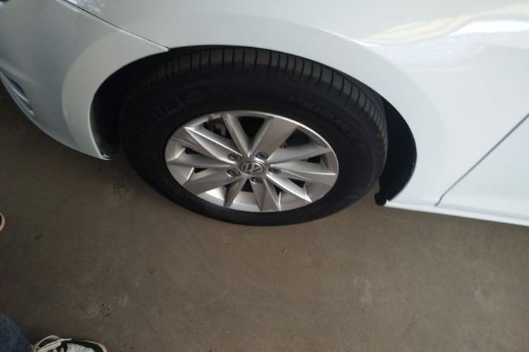 Used Volkswagen Golf 2016 1.6L Automatic Fashion Model Left Front Wheel Hub