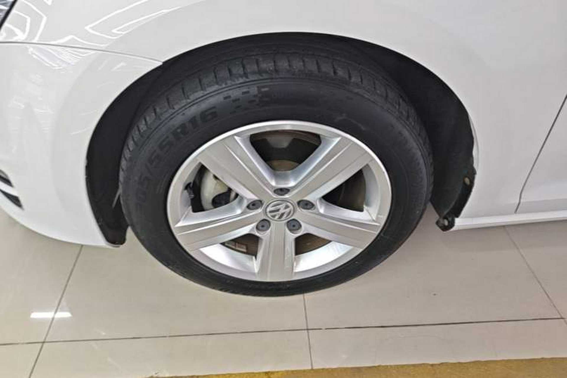 Used Volkswagen Golf 2016 1.6L Automatic Comfort Model Left Front Wheel Hub