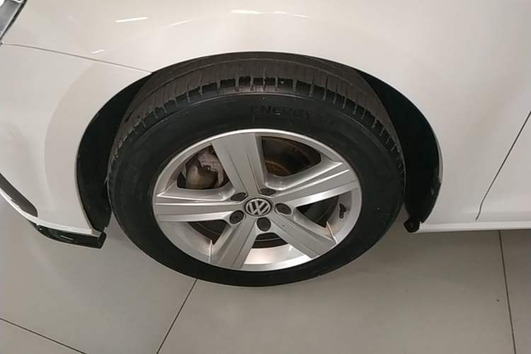 Used Volkswagen Golf 2016 1.6L Automatic Comfort Model Left Front Wheel Hub