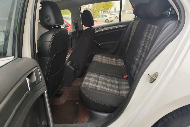 Used Volkswagen Golf 2016 230TSI Manual Comfort Version
