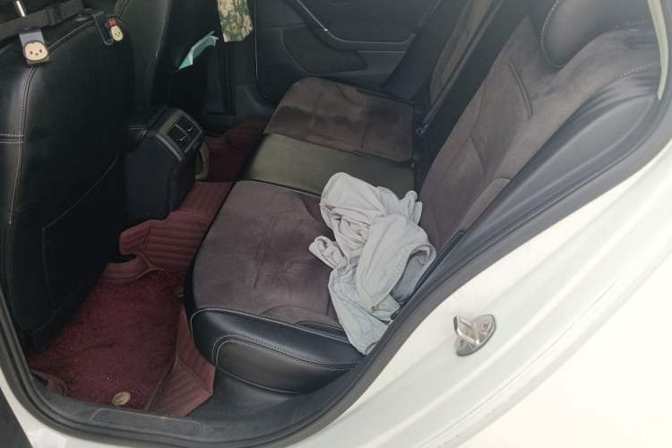 Used Volkswagen Golf 2016 230TSI Automatic Comfort Version Left Rear Seat