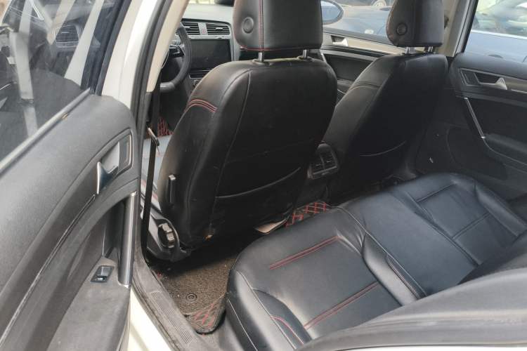 Used Volkswagen Golf 2016 1.6L Automatic Comfort Model Left Rear Seat