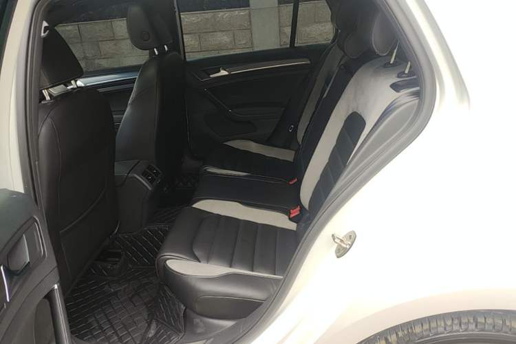 Used Volkswagen Golf 2016 1.4TSI Automatic R-Line Left Rear Seat