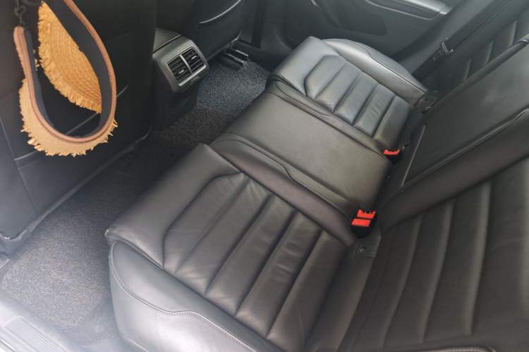 Used Volkswagen Golf 2016 230TSI Automatic Luxury Version Left Rear Seat