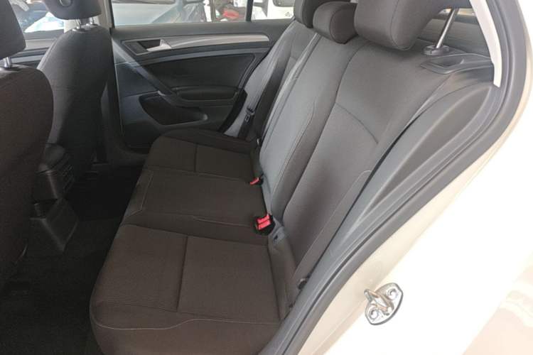 Used Volkswagen Golf 2016 1.6L Automatic Fashion Model Left Rear Seat