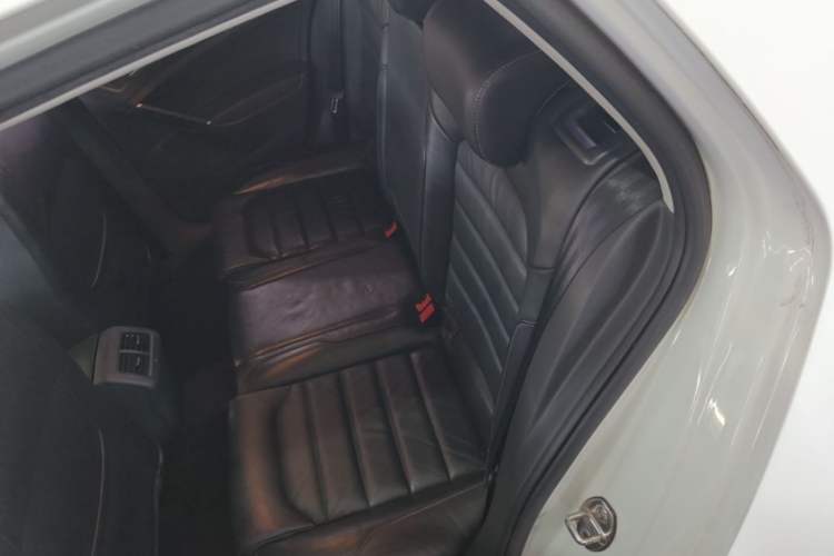 Used Volkswagen Golf 2016 230TSI Automatic Luxury Version Left Rear Seat