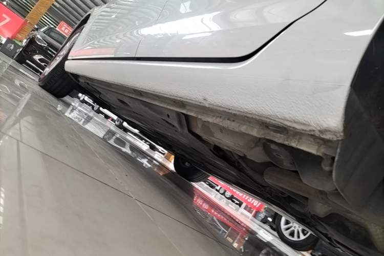 Used Volkswagen Golf 2016 1.6L Automatic Fashion Model Left Side Sill