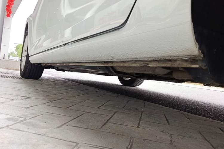 Used Volkswagen Golf 2016 1.6L Automatic Comfort Model Left Side Sill