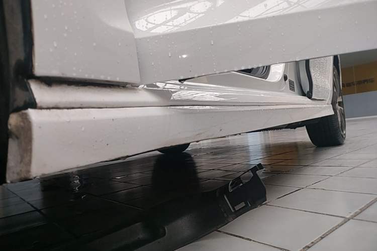 Used Volkswagen Golf 2016 1.4TSI Manual R-Line Left Side Sill