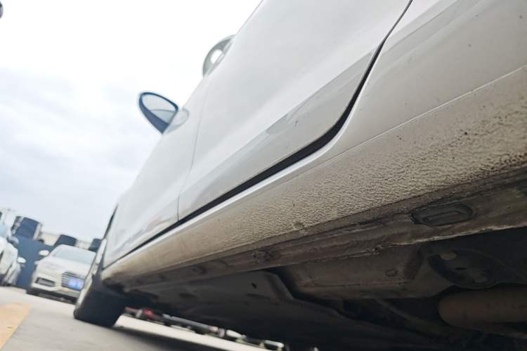 Used Volkswagen Golf 2016 230TSI Automatic Comfort Version Left Side Sill