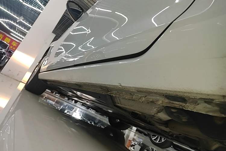 Used Volkswagen Golf 2016 1.6L Automatic Comfort Model Left Side Sill