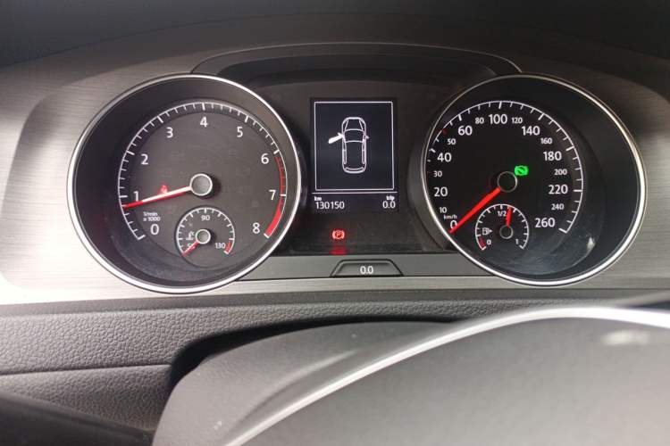 Used Volkswagen Golf 2016 230TSI Automatic Luxury Version Odometer Close Up