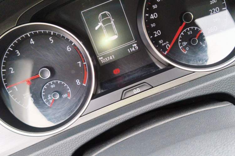 Used Volkswagen Golf 2016 230TSI Automatic Comfort Version Odometer Close Up