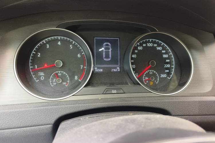 Used Volkswagen Golf 2016 1.6L Automatic Comfort Model Odometer Close Up