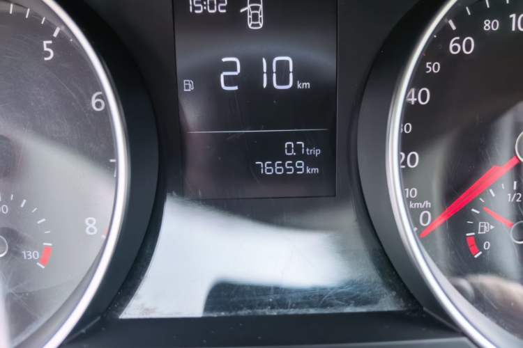 Used Volkswagen Golf 2016 1.6L Manual Fashion Edition Odometer Close Up