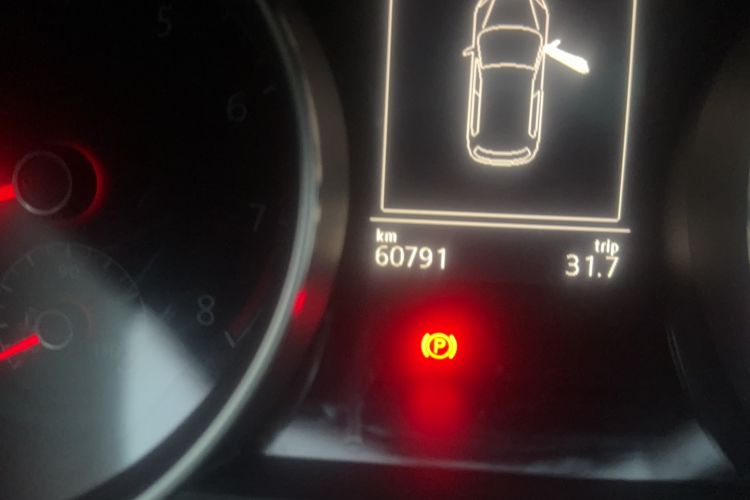 Used Volkswagen Golf 2016 1.6L Automatic Comfort Model Odometer Close Up