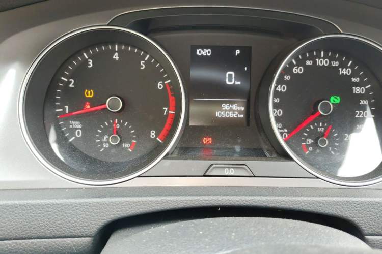 Used Volkswagen Golf 2016 1.6L Automatic Fashion Model Odometer Close Up