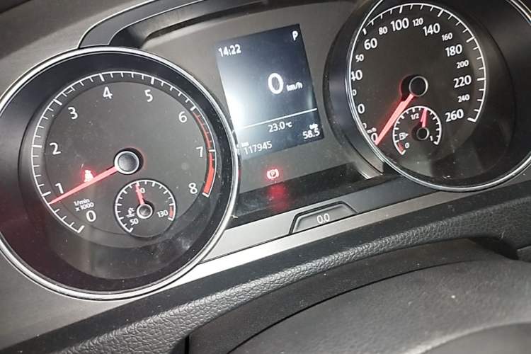 Used Volkswagen Golf 2016 1.6L Automatic Comfort Model Odometer Close Up