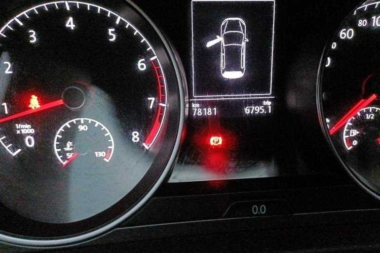 Used Volkswagen Golf 2016 230TSI Automatic Comfort Version Odometer Close Up