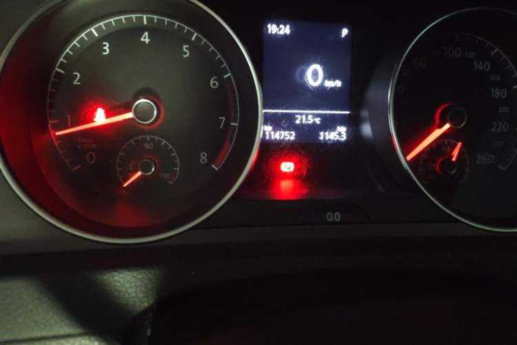 Used Volkswagen Golf 2016 230TSI Automatic Comfort Version Odometer Close Up