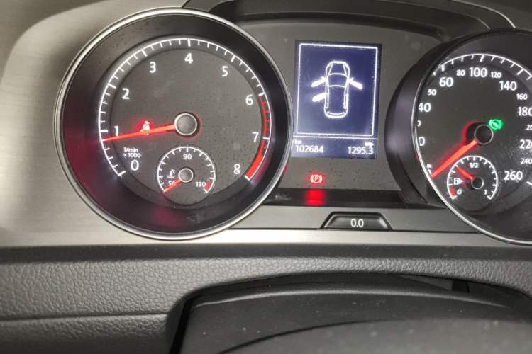 Used Volkswagen Golf 2016 230TSI Automatic Comfort Version Odometer Close Up