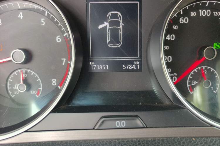 Used Volkswagen Golf 2016 230TSI Automatic Comfort Version Odometer Close Up